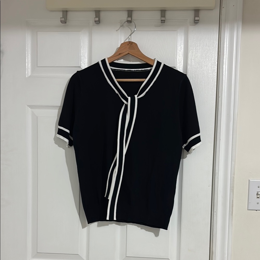 Black Top with White Trim and Bow - Size US Small - Picture 7 of 8